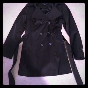 Detachable hood trench coat
